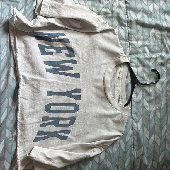 Brandy Melville New York Crop Top - Picture 2 of 2